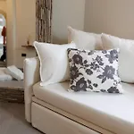 Eos Small House *
