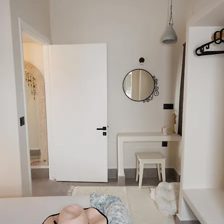 Eos Small House Pollonia