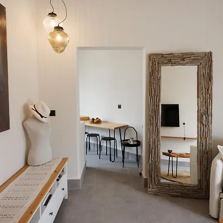 Eos Small House شقة